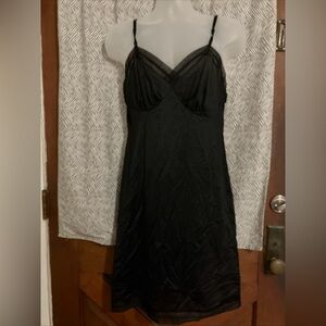 Vanity Fair black nylon slip Size 38